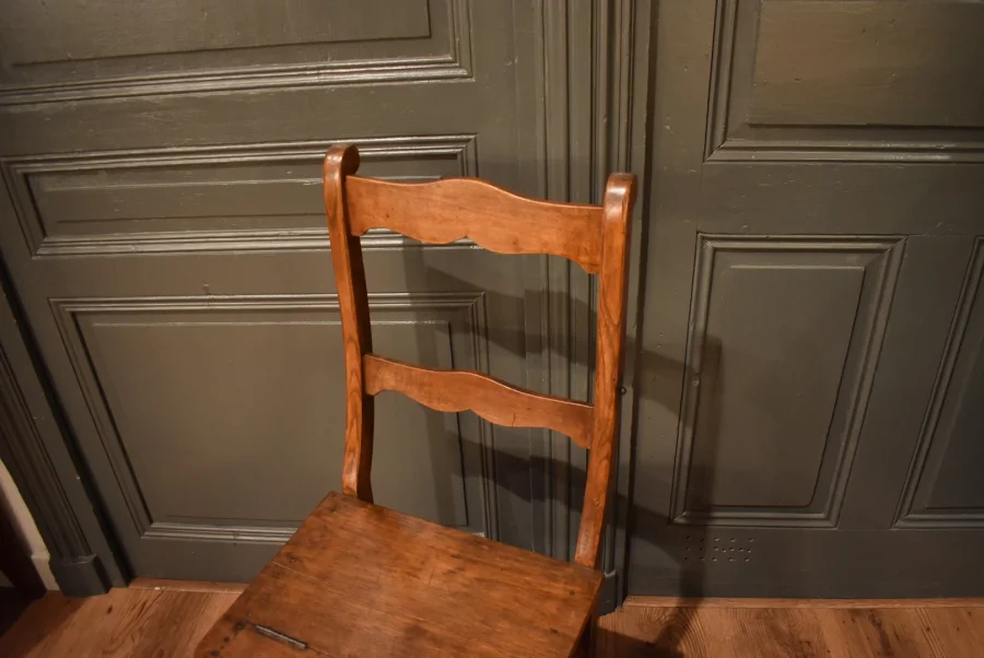 Chaise escabeau