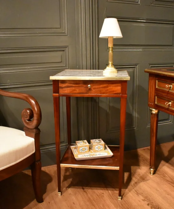 Table d'appoint en acajou