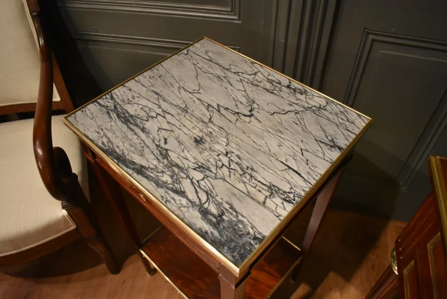 Table d'appoint en acajou