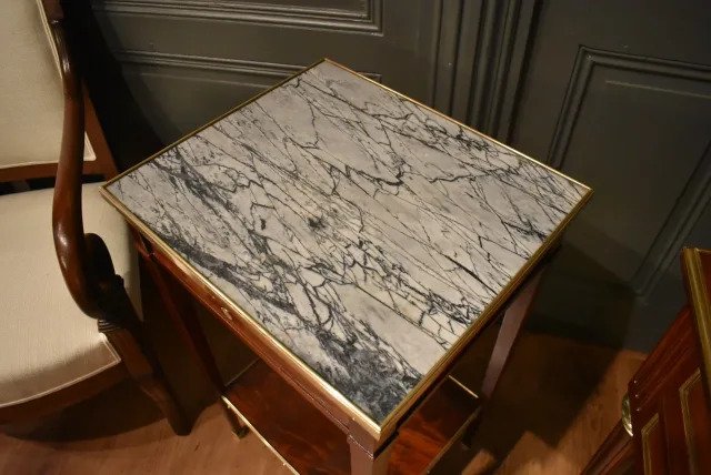 Table d'appoint en acajou