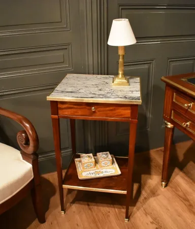 Table d'appoint en acajou