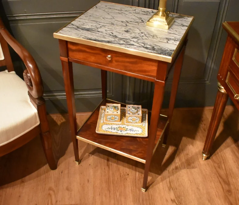 Table d'appoint en acajou