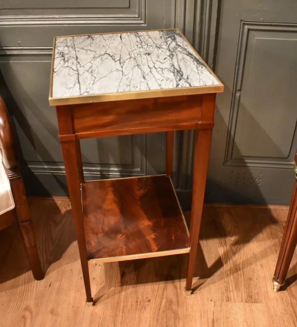 Table d'appoint en acajou