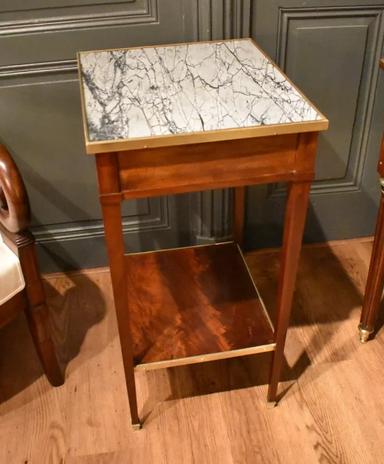 Table d'appoint en acajou