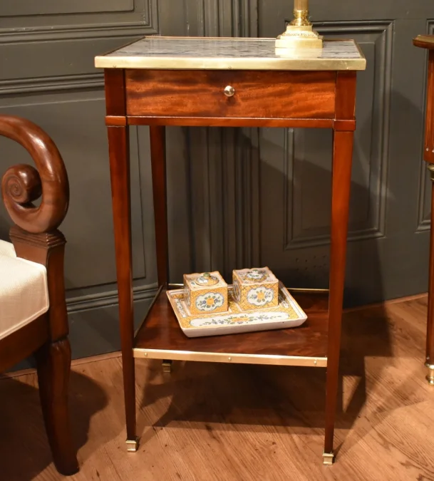 Table d'appoint en acajou