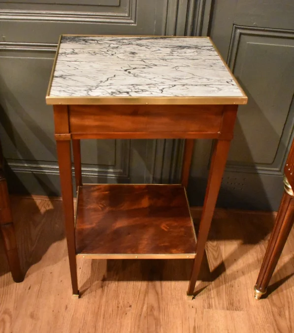 Table d'appoint en acajou