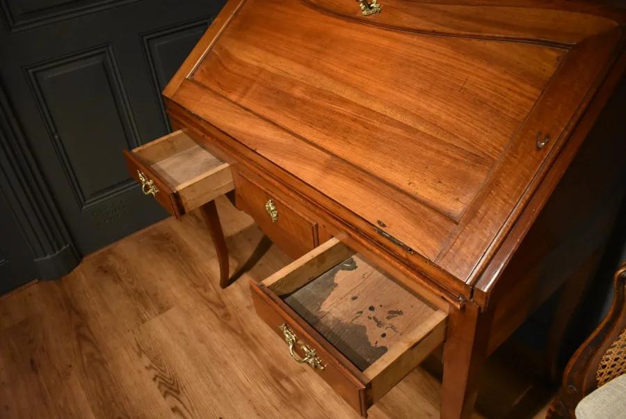 Bureau de pente de style Louis XV