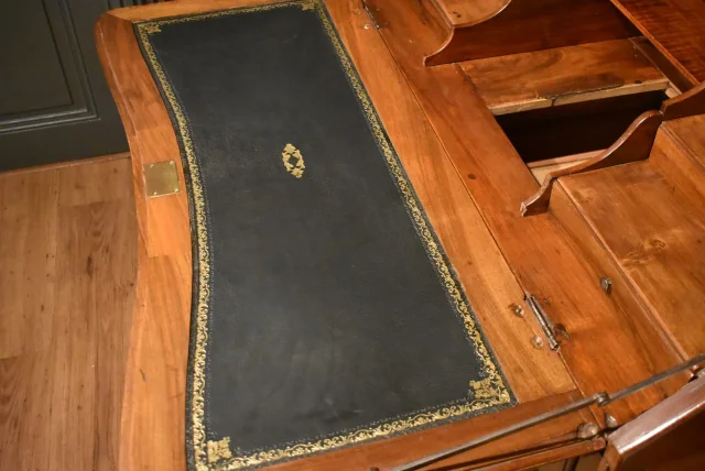Bureau de pente de style Louis XV