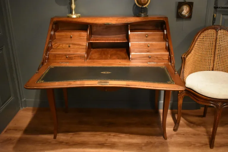 Bureau de pente de style Louis XV
