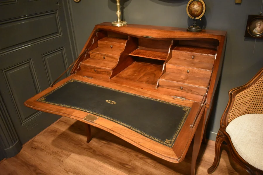 Bureau de pente de style Louis XV