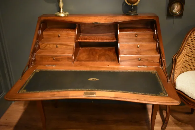 Bureau de pente de style Louis XV