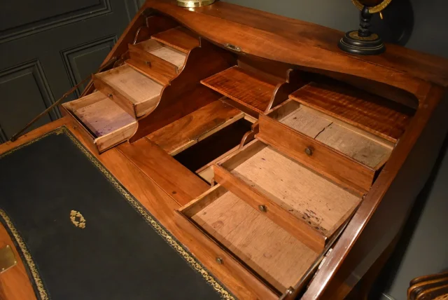 Bureau de pente de style Louis XV