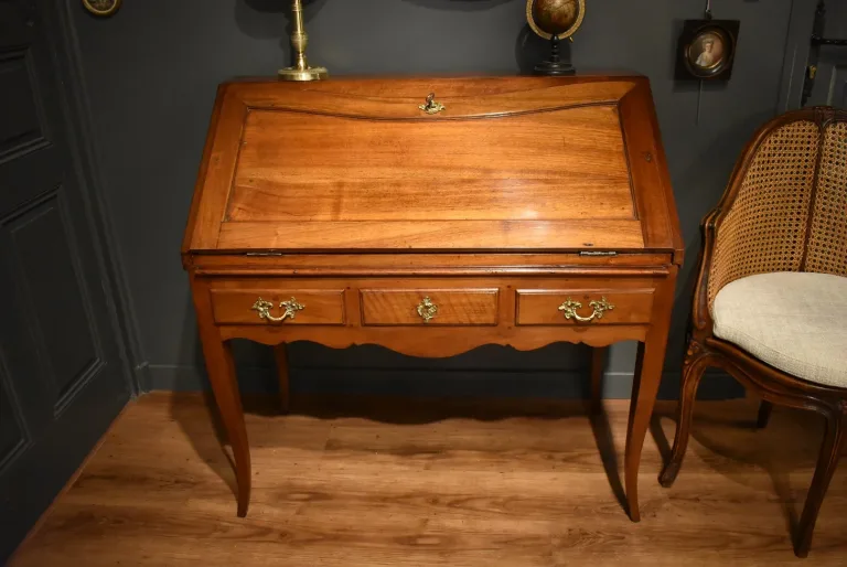 Bureau de pente de style Louis XV