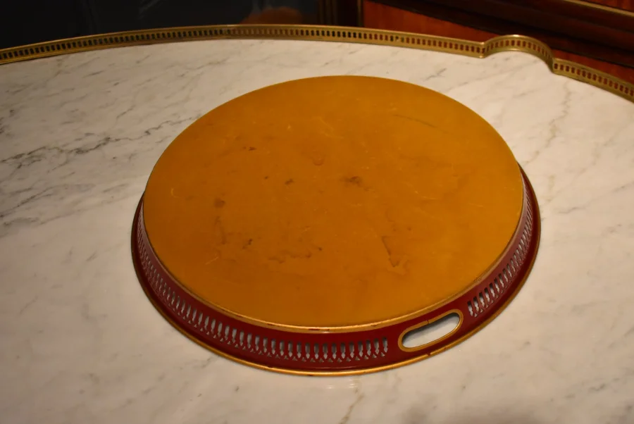 Plateau en tôle peinte