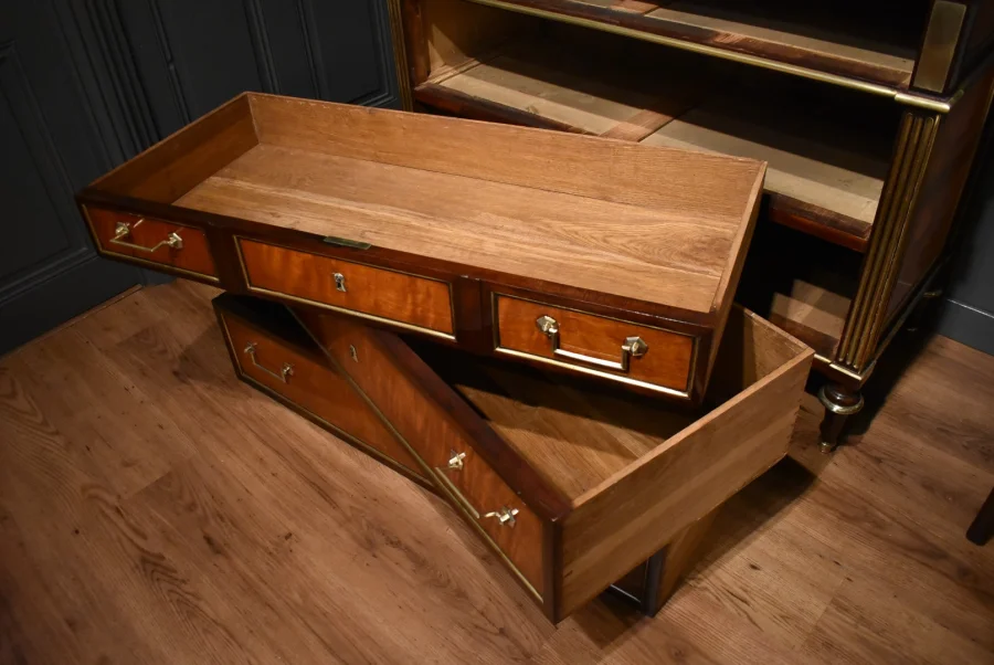 Commode Louis XVI en acajou