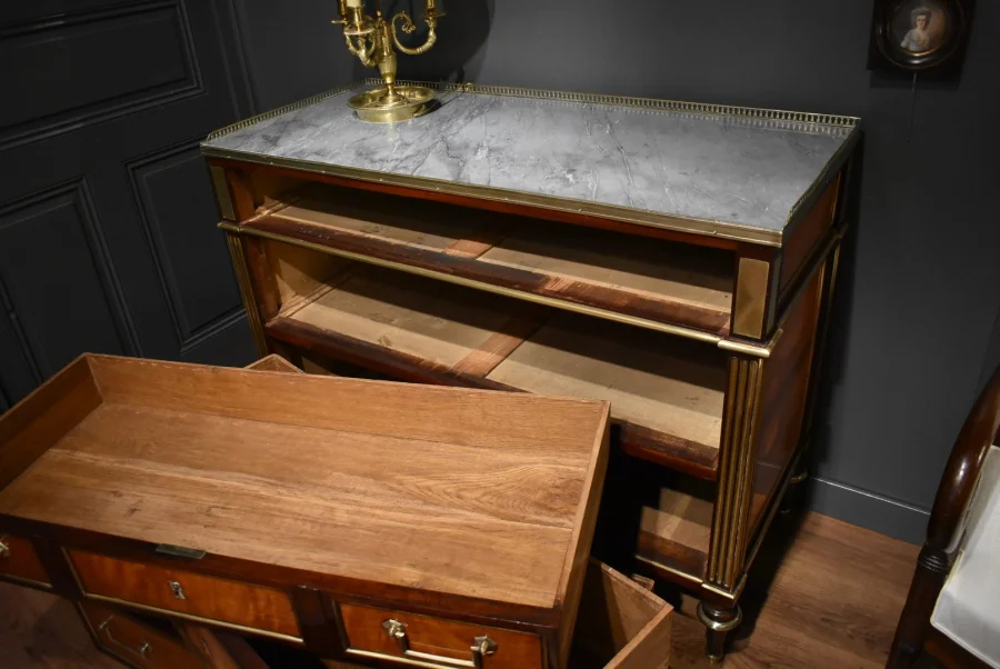 Commode Louis XVI en acajou