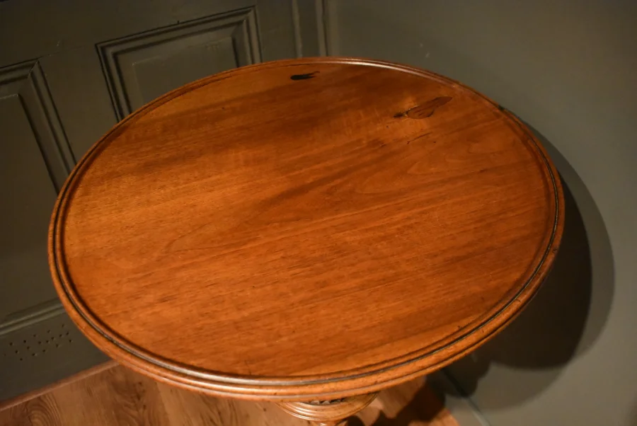 Guéridon rond en noyer