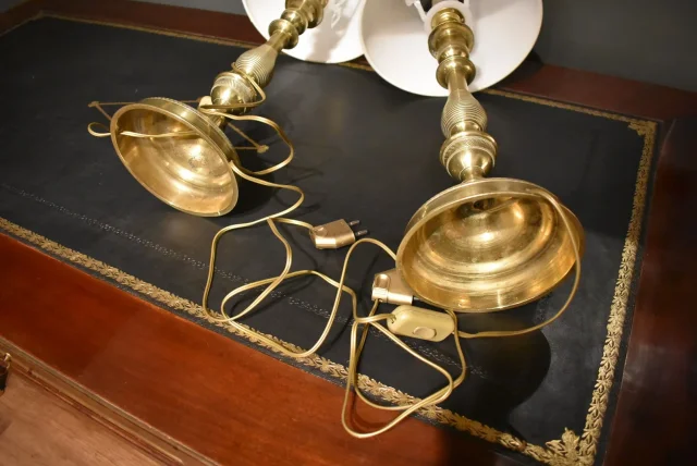 Paire de grandes lampes en bronze