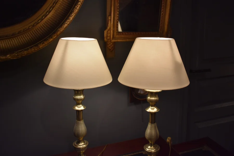 Paire de grandes lampes en bronze