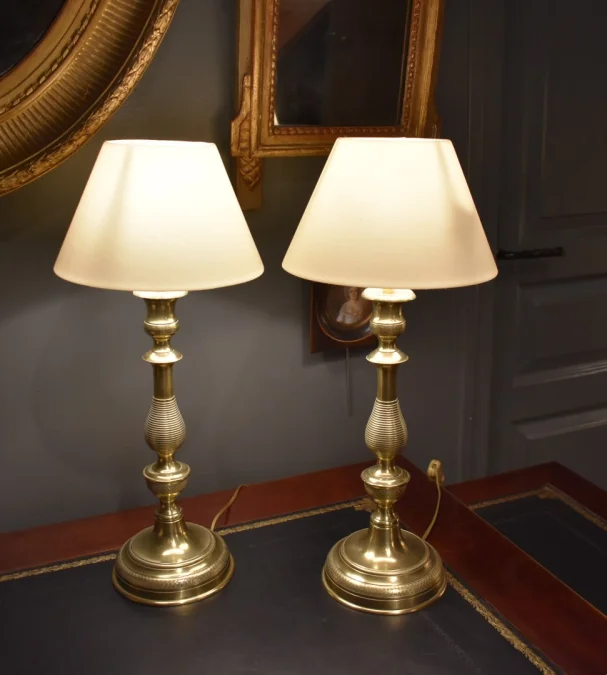 Paire de grandes lampes en bronze