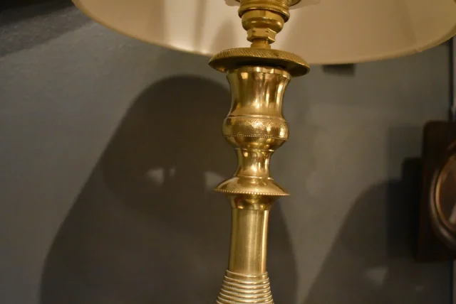 Paire de grandes lampes en bronze