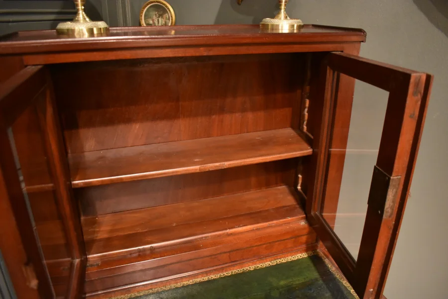 Petit bureau bonheur du jour de style Louis XVI