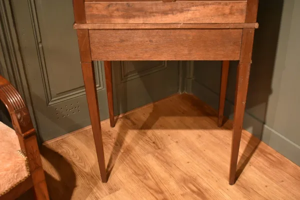 Petit bureau bonheur du jour de style Louis XVI