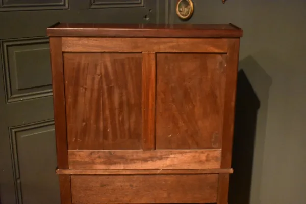 Petit bureau bonheur du jour de style Louis XVI