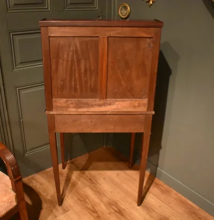Petit bureau bonheur du jour de style Louis XVI