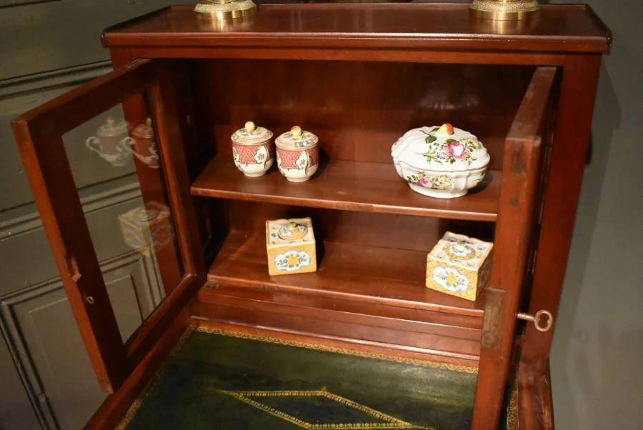 Petit bureau bonheur du jour de style Louis XVI