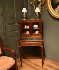Schreibtisch im Louis XVI-Stil