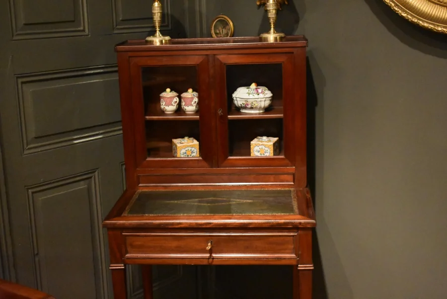 Petit bureau bonheur du jour de style Louis XVI
