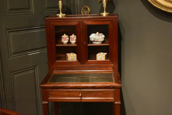 Petit bureau bonheur du jour de style Louis XVI