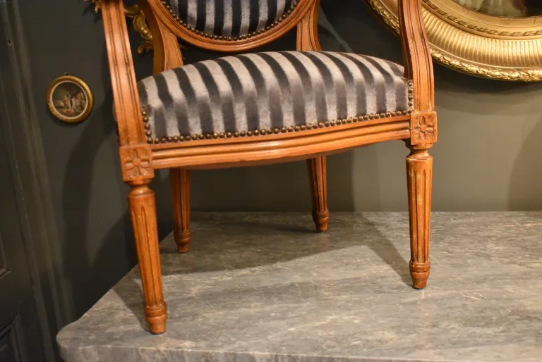 Kinderfauteuil im Louis-XVI-Stil