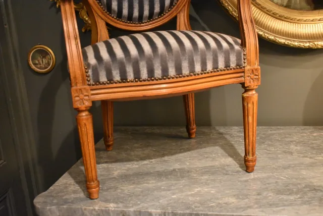 Kinderfauteuil im Louis-XVI-Stil