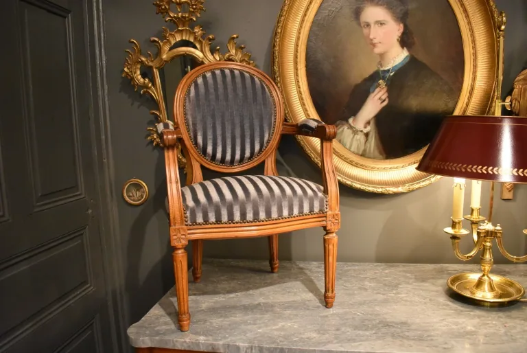 Kinderfauteuil im Louis-XVI-Stil