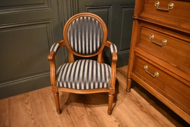 Kinderfauteuil im Louis-XVI-Stil