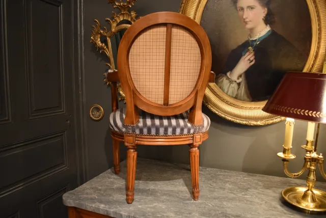 Kinderfauteuil im Louis-XVI-Stil