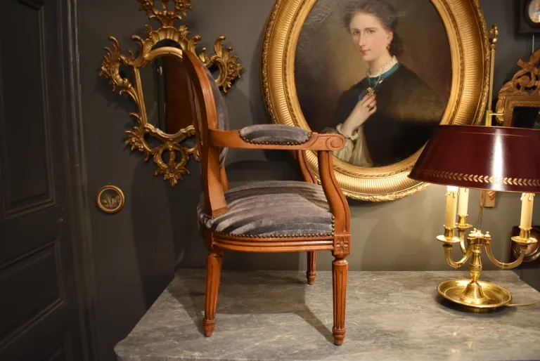 Kinderfauteuil im Louis-XVI-Stil