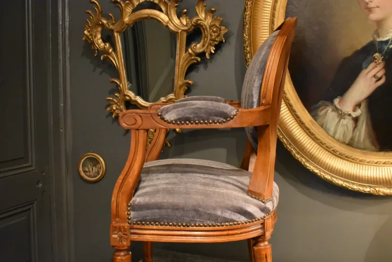 Kinderfauteuil im Louis-XVI-Stil