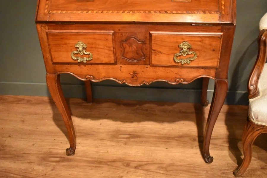 Petit bureau de pente Louis XV