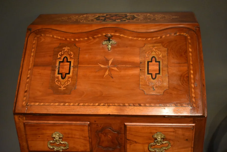 Petit bureau de pente Louis XV
