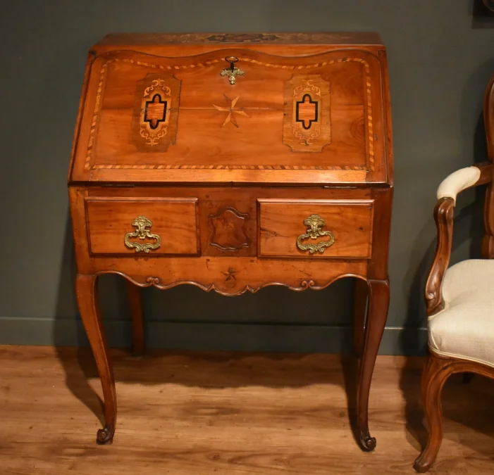 Petit bureau de pente Louis XV
