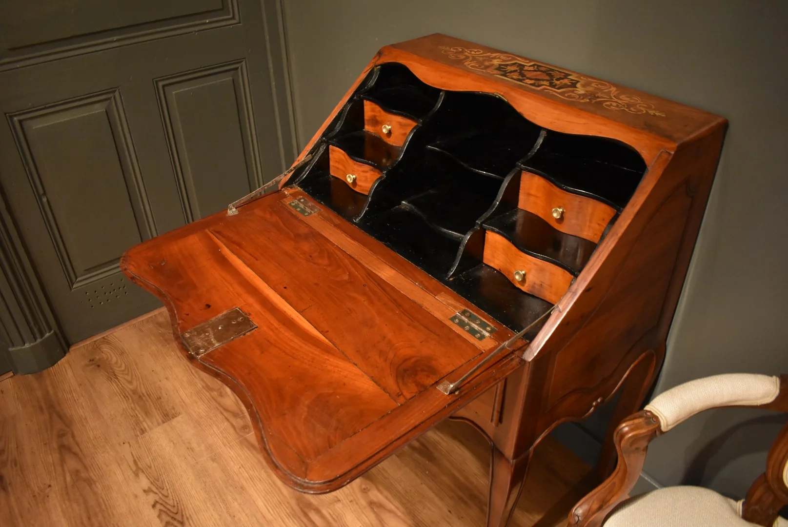 Petit bureau de pente Louis XV