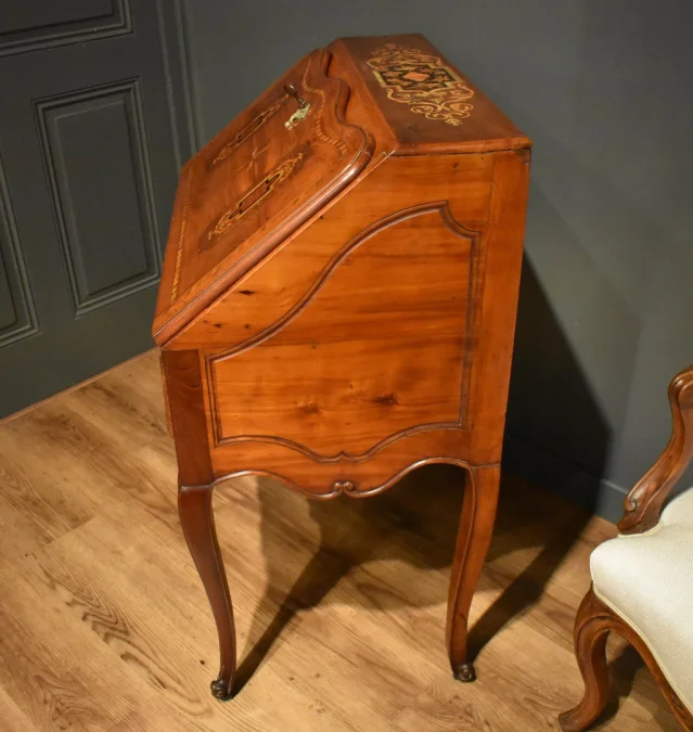 Petit bureau de pente Louis XV
