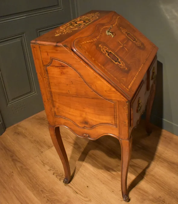 Petit bureau de pente Louis XV