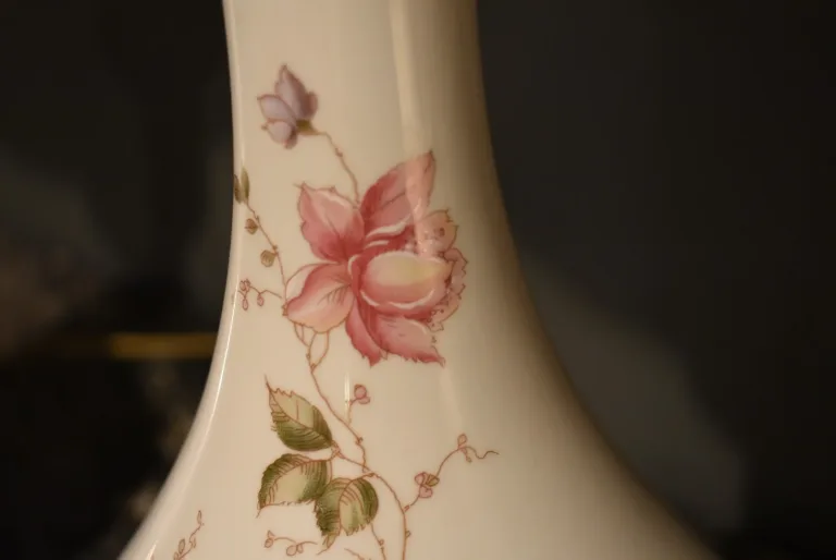 Paire de lampes en porcelaine et bronze