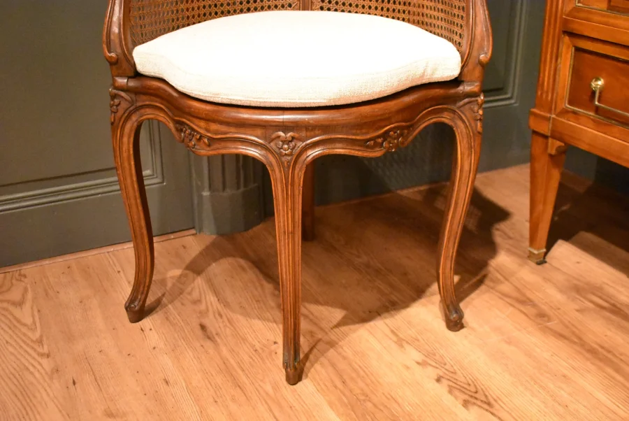 Fauteuil de bureau canné de style Louis XV