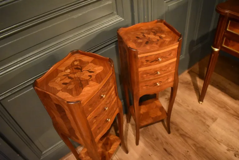 Paar kleine nachtkastjes in Louis XV-stijl
