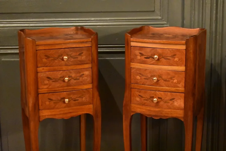 Paar kleine nachtkastjes in Louis XV-stijl